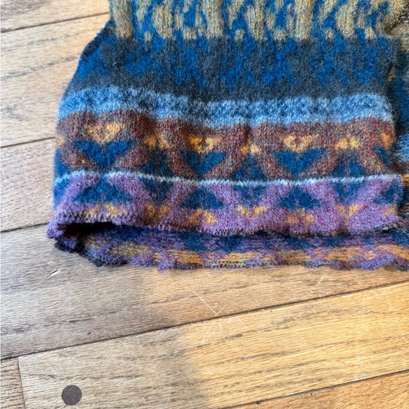 Edinburgh Tartan Shop Fair Isle Wool Vest Handcrafted in Scotland - Picture 3 of 3